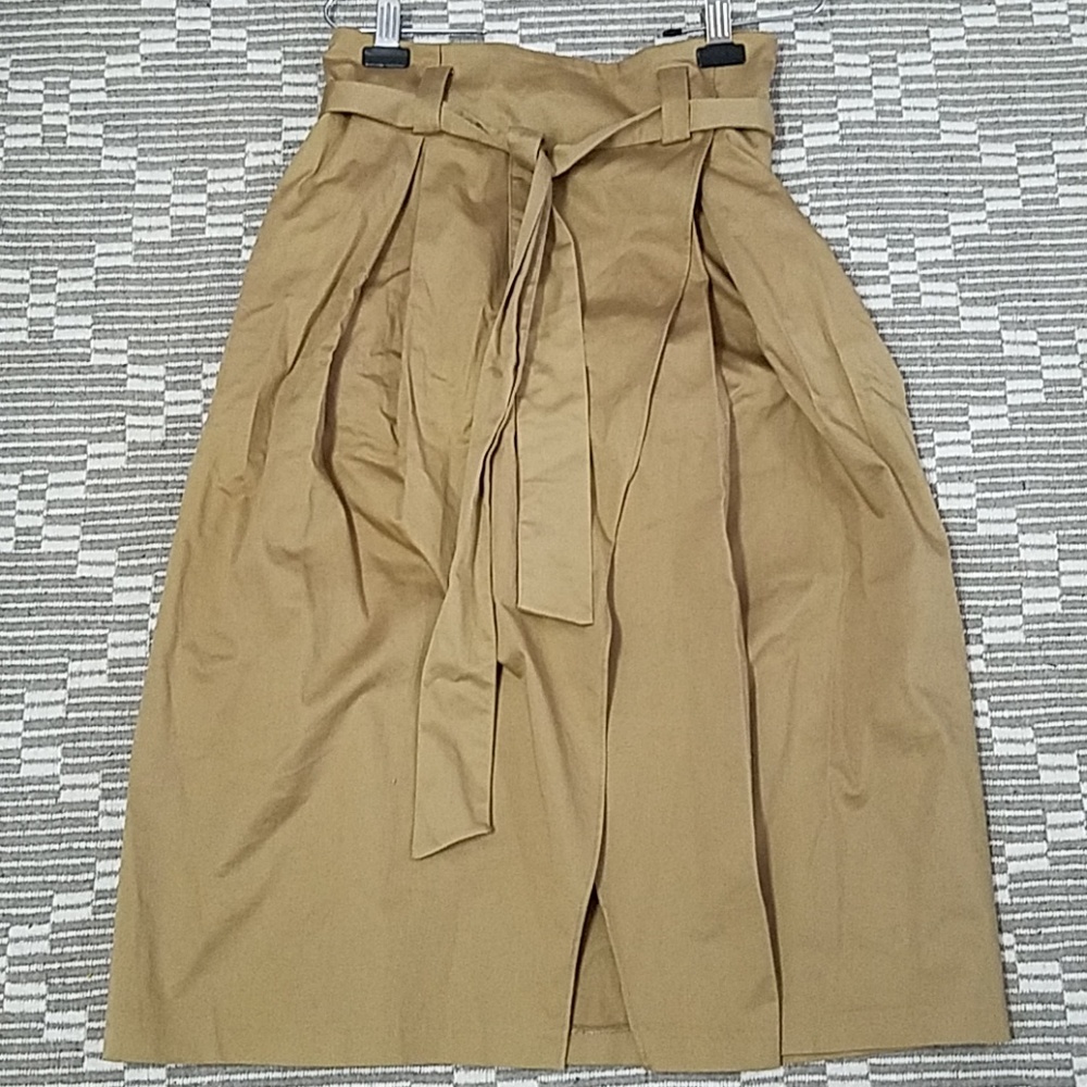Midi skirt with pockets